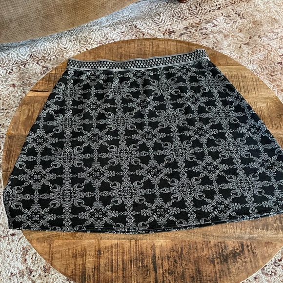Max Studio Skirt - Picture 2 of 3